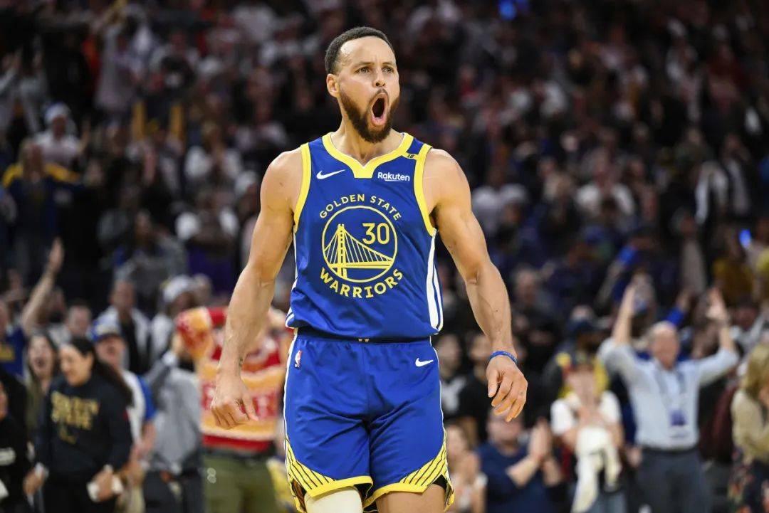 库里绝杀时刻,绝杀战胜点燃赛场,刷新队史纪录迎来胜利!