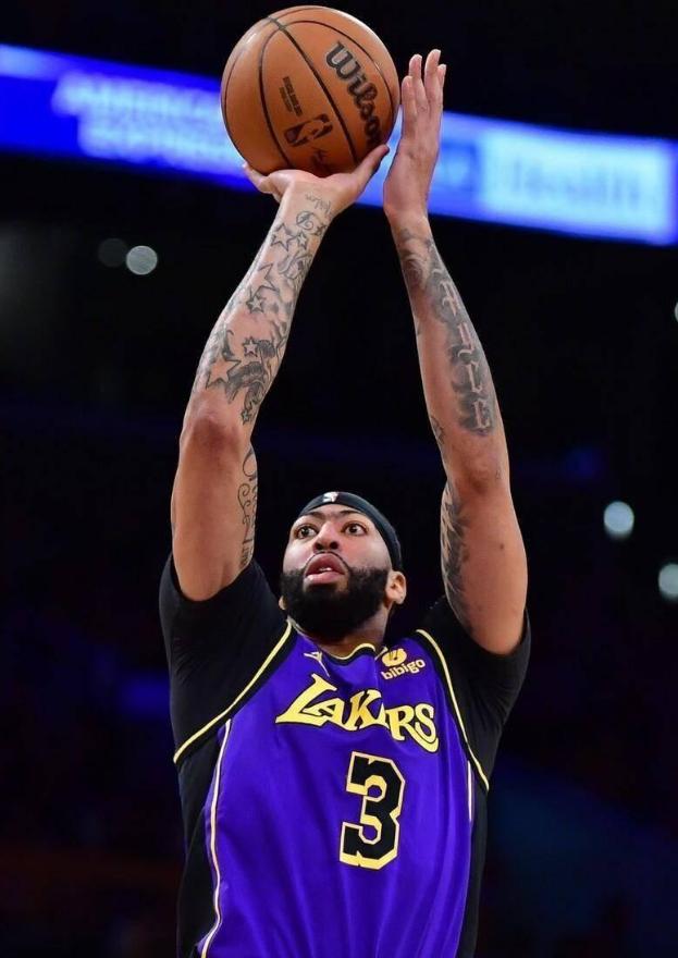 浓眉哥复出首战，塔图姆状态火爆，步行者成为焦点！